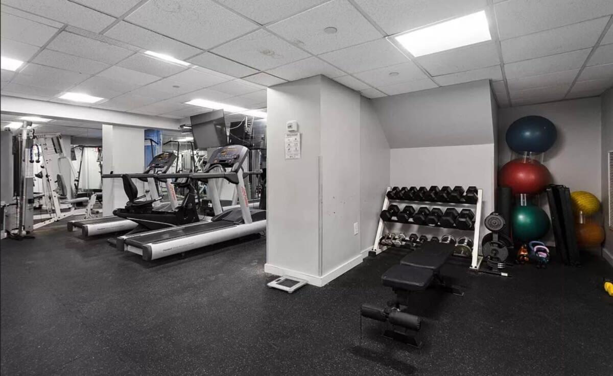73-318 New Uws Doorman Gym * Nova York
